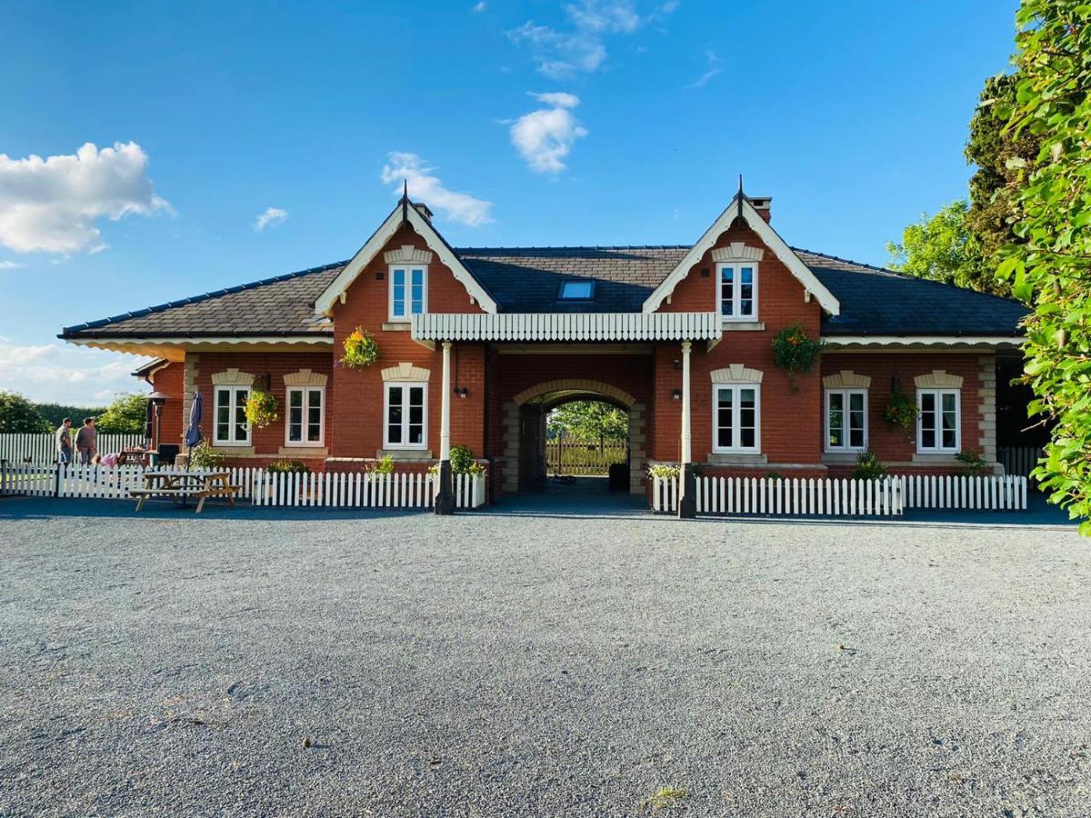 The Booking Office, Stoke Edith Station Херфорд Екстериор снимка