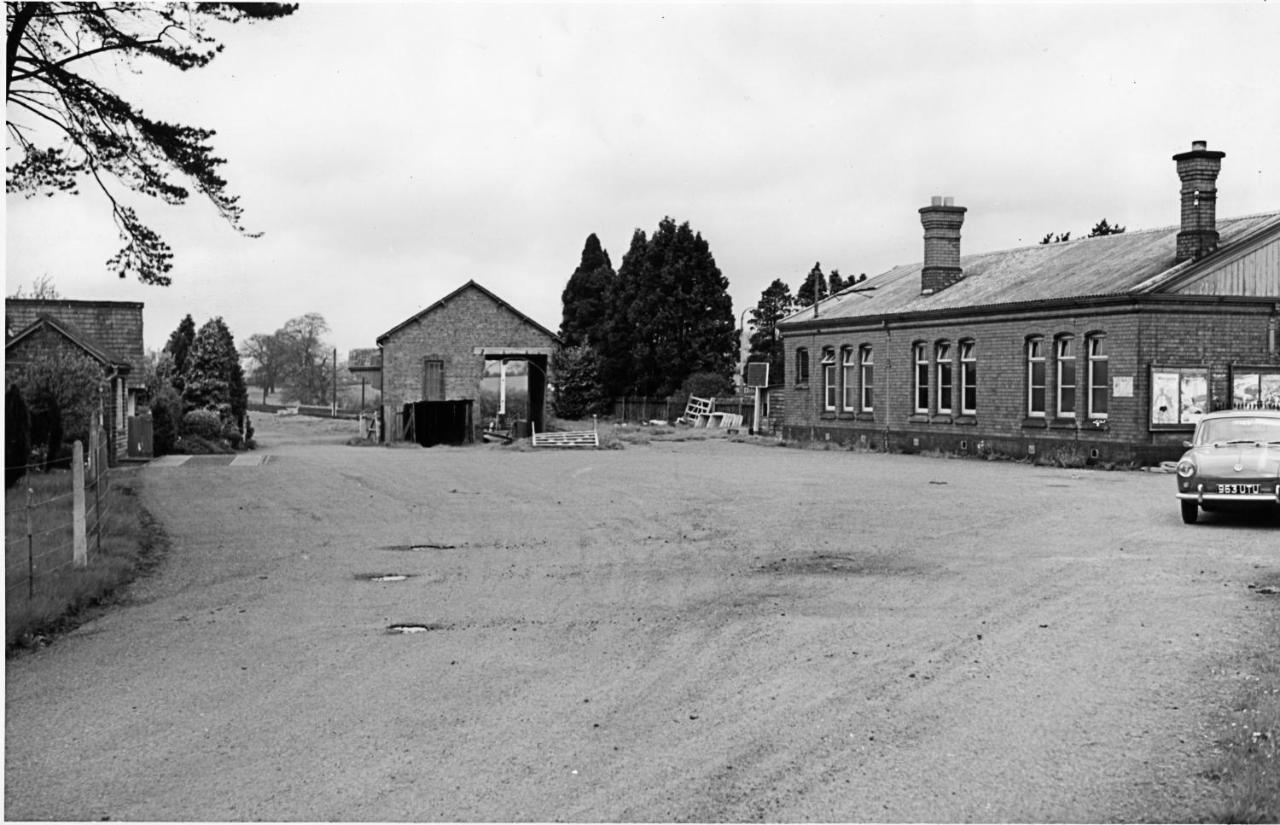 The Booking Office, Stoke Edith Station Херфорд Екстериор снимка