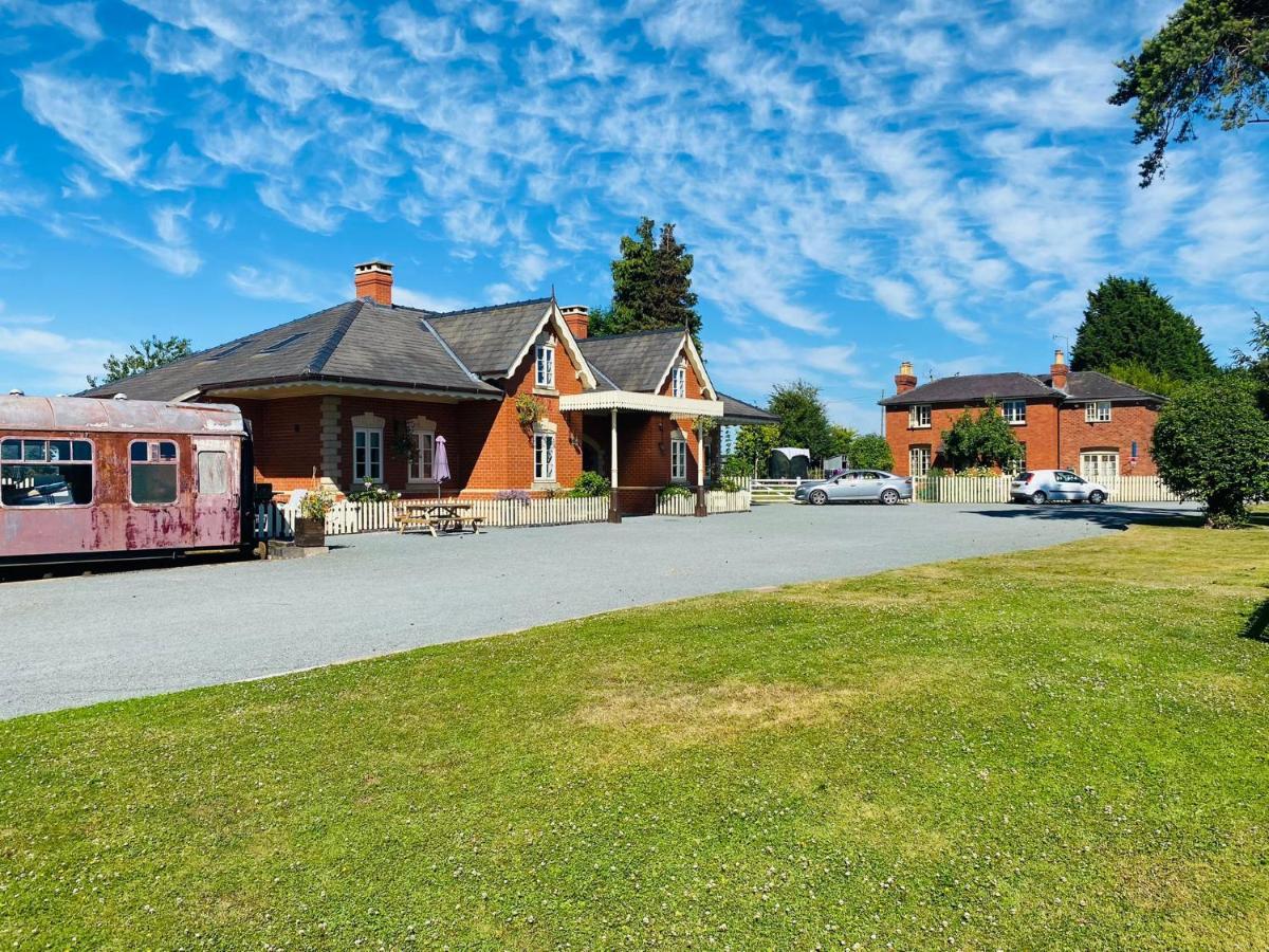 The Booking Office, Stoke Edith Station Херфорд Екстериор снимка